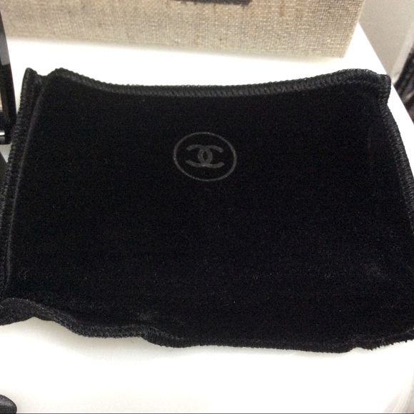 New CHANEL Limited Edition Eyeshadow - Picture 5 of 8